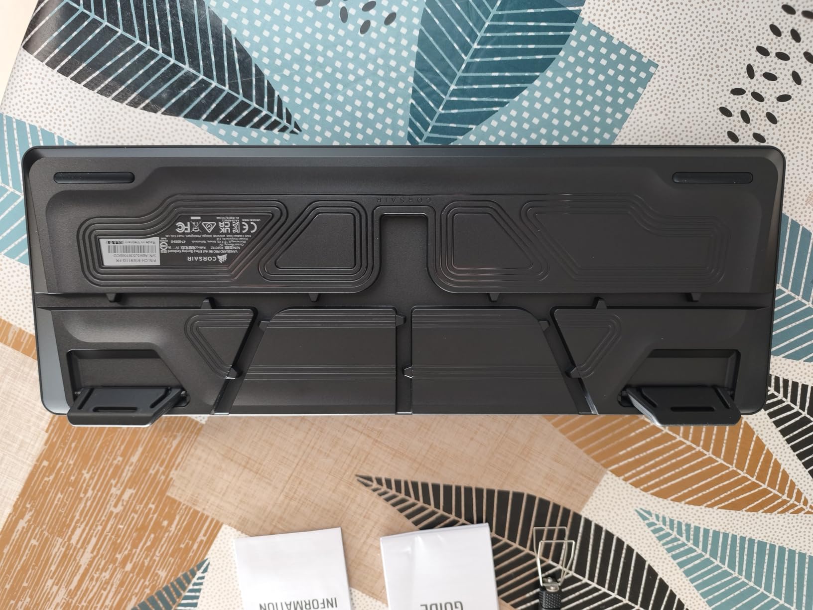 Bon clavier, câble un peu rigide