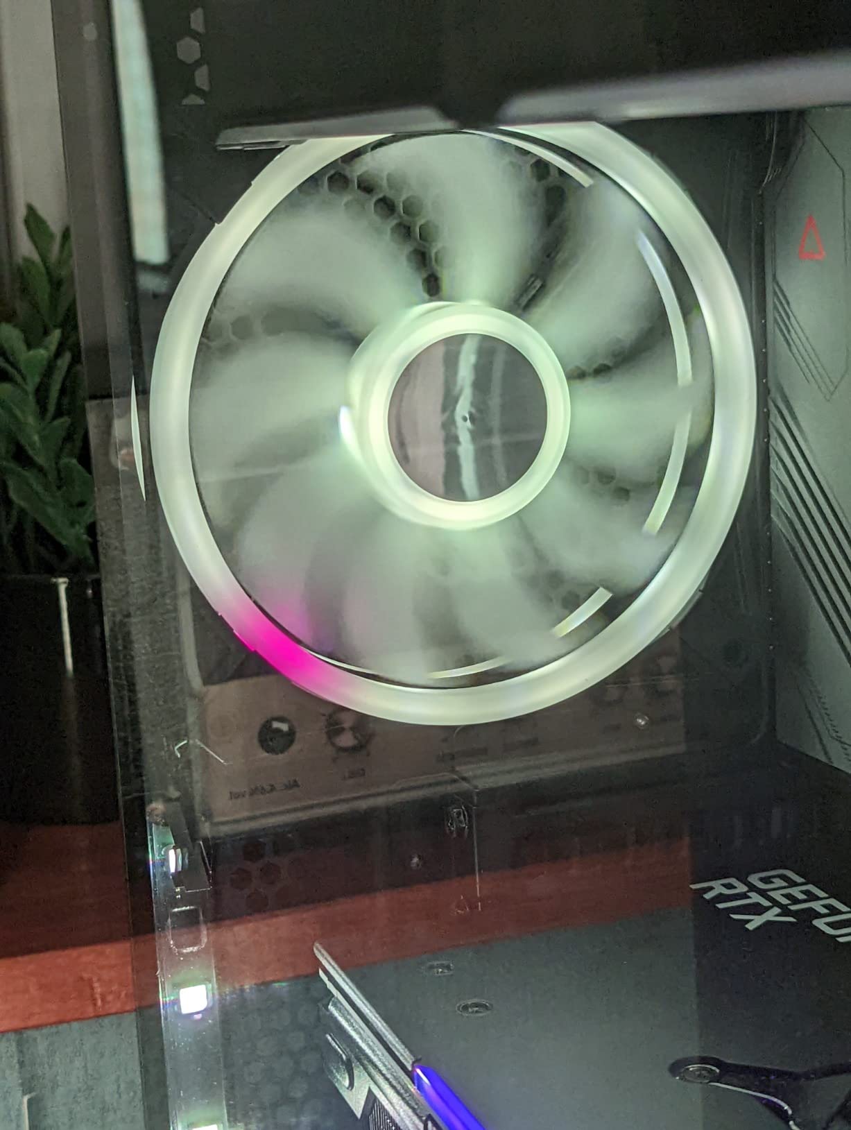 Très beau ventilateur, éclairage au top